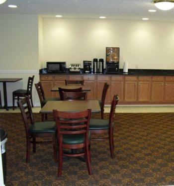 Days Inn By Wyndham Greensboro Nc Bagian luar foto